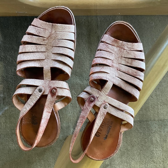 Cydwoq Shutter Vintage Sandals size 39 (fits size 8.5 to 9) - Picture 1 of 3